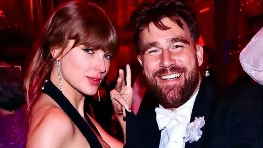 Taylor Swift and Travis Kelce pose for a photo