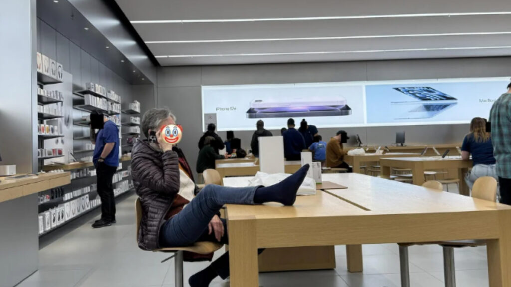 Internet Outraged After Oregon Woman Puts Bare Feet on Apple Store Table: ‘This Is Her Malicious Compliance’ Internet Outraged After Oregon Woman Puts Bare Feet on Apple Store Table