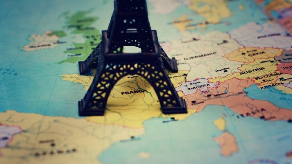 Utah Woman Faces Backlash for Surprising Boyfriend on Paris Senior Trip: ‘Let Him Experience Life’ Utah Boyfriend on Paris Trip